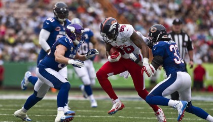 Jiuyou-《电竞明星登陆综艺：赛场之外的精彩表现》，电竞明星队