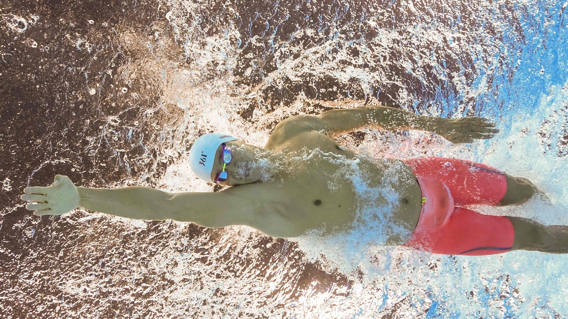 跑跑卡丁车极速赛开启，卡丁车赛车手比拼极限速度，手游跑跑卡丁车竞速